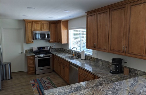 Cedar Glen Casa | “The Grey Haven” – Secluded home in the woods