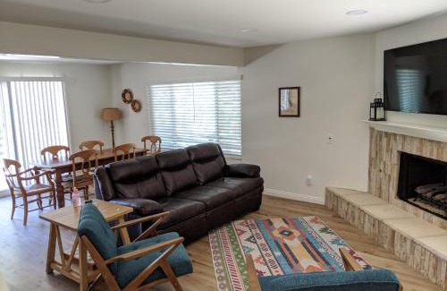 Cedar Glen Casa | “The Grey Haven” – Secluded home in the woods