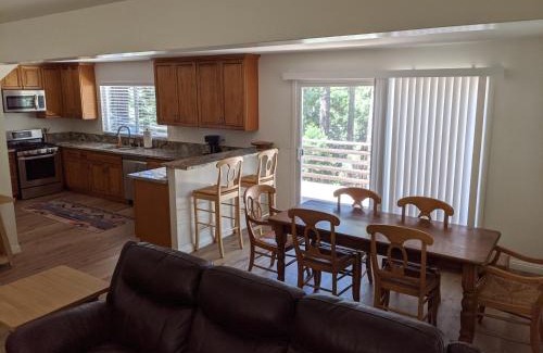 Cedar Glen Casa | “The Grey Haven” – Secluded home in the woods