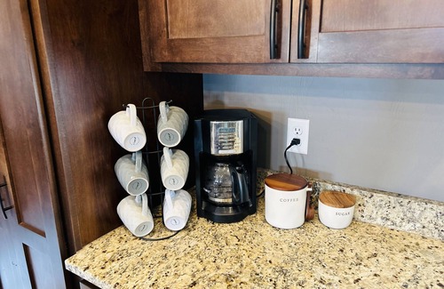 Helena Casa | The Grey House is 2 minutes to the Lake 5 minutes to Fox Ridge golf course.