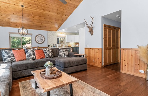 Winter Park Casa | The Grizzlies Den - Arcade Game Room, Pool Table, Air Hockey, Deck, BBQ, AC