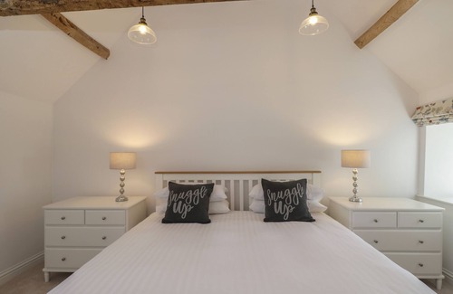 Malmesbury Cabaña | THE GROOMS FLAT, romantic, character holiday cottage in Sherston