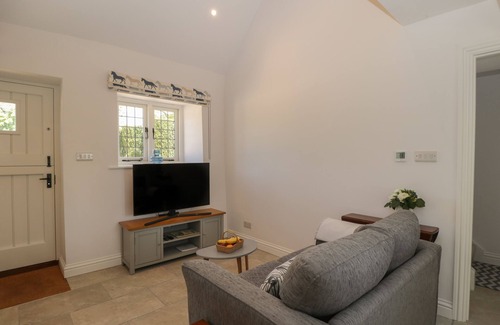 Malmesbury Cabaña | THE GROOMS FLAT, romantic, character holiday cottage in Sherston