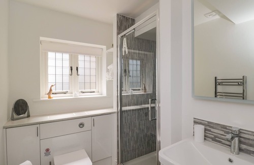 Malmesbury Cabaña | THE GROOMS FLAT, romantic, character holiday cottage in Sherston