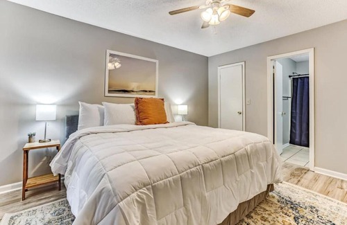 Savannah Casa | The Groovy Getaway on Garfield
