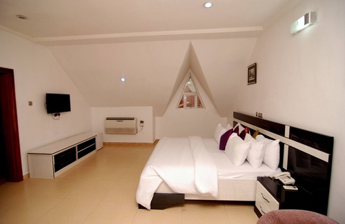 Gwarinpa Estate Hotel | The Grosvenor Suite