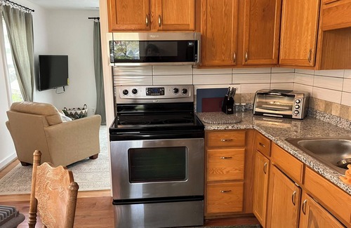 Jefferson Park Avenue Casa | The Grove: Comfy living in Cville Brand New!