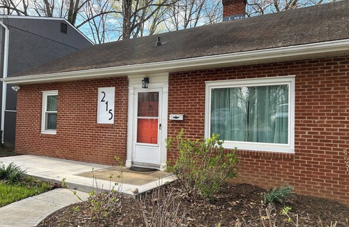 Jefferson Park Avenue Casa | The Grove: Comfy living in Cville Brand New!