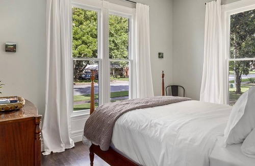 Springdale Cabaña | The Grove Cottage - Downtown Springdale