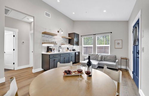 Fredericksburg Cabaña | The Grove E With Hot Tub & King Bed - 2 Blks to Main