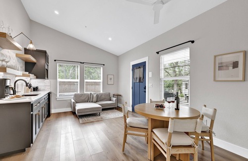 Fredericksburg Cabaña | The Grove E With Hot Tub & King Bed - 2 Blks to Main
