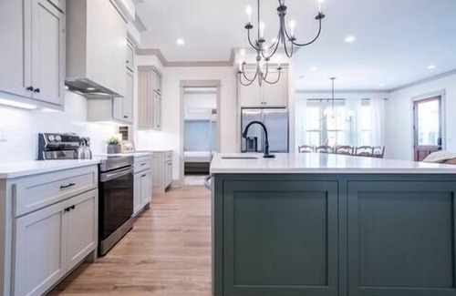 Taylor Casa | The Grove Getaway, 4BR Haven by Velvet Ditch Villas