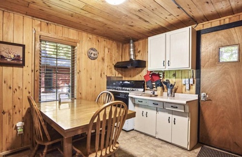 Three Lakes Casa | The Guest Cabin Holiday Home