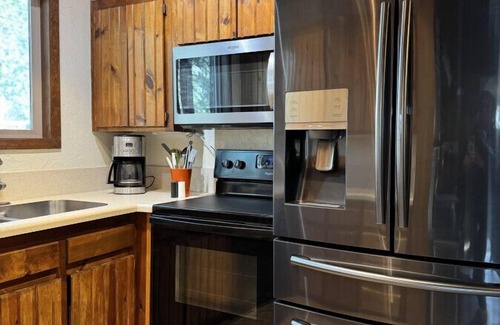 Sisters Casa | The Guests Nest Cabin w/Hot tub