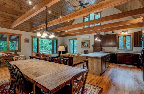 Sugar Grove Casa | The Guf - Total privacy, 13 mins to downtown Boone, brand new hot tub, pet friendly!