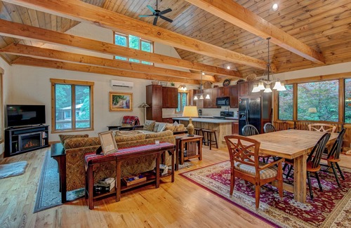 Sugar Grove Casa | The Guf - Total privacy, 13 mins to downtown Boone, brand new hot tub, pet friendly!