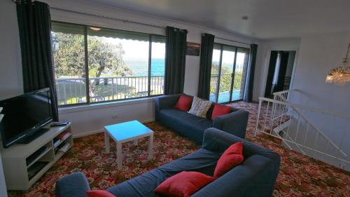 Bermagui Casa | The Gull Ocean views family home Bermagui