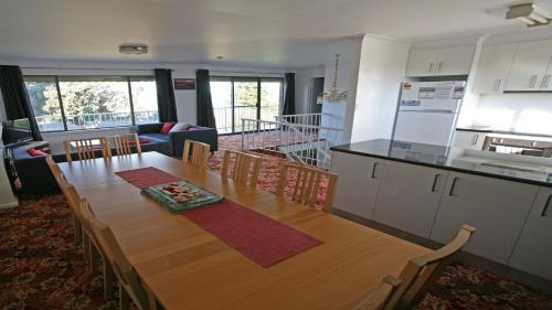 Bermagui Casa | The Gull Ocean views family home Bermagui