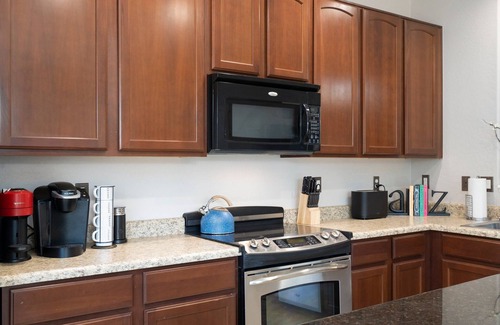 Gilbert Casa | "THE HAMPTON" Gilbert I Designer Style + Comfort I 3bed/2.5bath