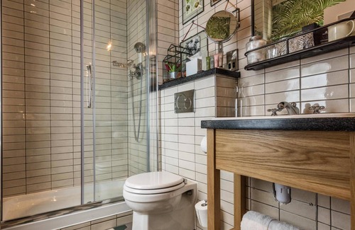Weybridge Hotel | The Hand & Spear