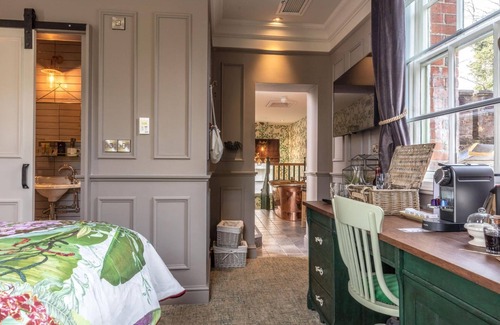 Weybridge Hotel | The Hand & Spear