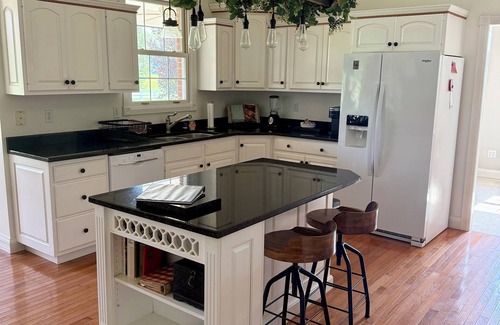 Hanover Casa | The Hanover Haven - Slice of Paradise - 10 minutes to Downtown Madison