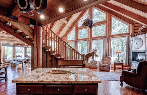 Shasta Lake Apartamento | The Happy Bear Main House