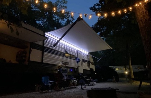 Slidell Alquiler De RV | The Happy Camper!