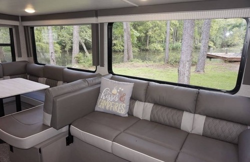 Slidell Alquiler De RV | The Happy Camper!