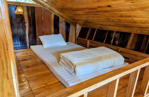 Sa Pa Chalet De Esquí | The Happy Happy Bungalow of Happiness!