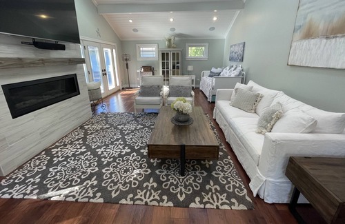 Winthrop Harbor Casa | The Harbor House - Great Lakes, Renaissance Faire, Great America