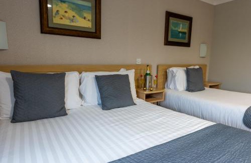 Buncrana Hotel | The Harbour Inn