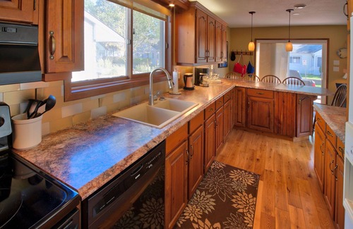 Grand Bend Cabaña | The Harbourview Cottage- Spend Some Time In Grand Bend!