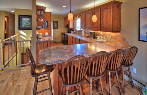 Grand Bend Cabaña | The Harbourview Cottage- Spend Some Time In Grand Bend!