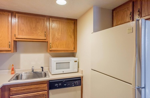 Fredericktown Cabina | The Harmony Suite is a private cabin suite at Heartland Country Resort