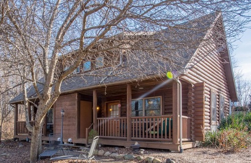 Fredericktown Cabina | The Harmony Suite is a private cabin suite at Heartland Country Resort