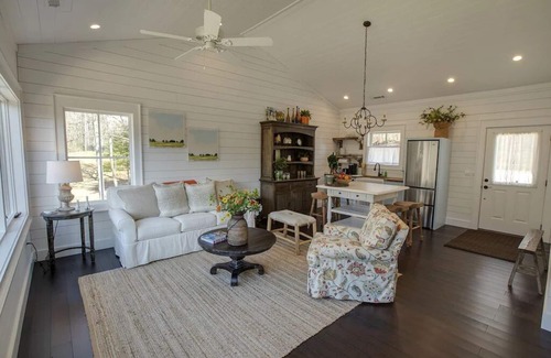 Scaly Mountain Cabaña | The Harvest House Cottage - Mountain Vineyard Getaway