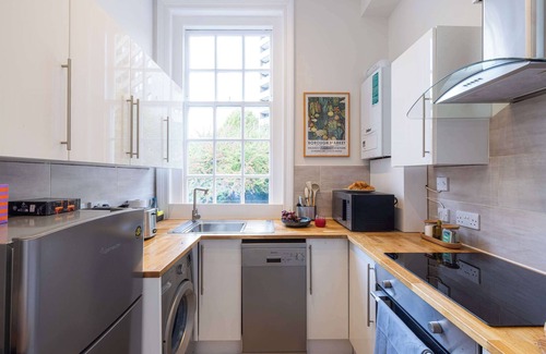 Vincent Square Apartamento | The Haven – Bright & Elegant 2BR in Victoria