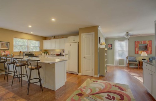 Lynn Casa | The Haven Charming Tryon House Pet Friendly