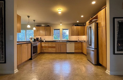 Berwyn Casa | The Haven—Home with Delightful Gardens, Game Room, and Magical Hot Tub