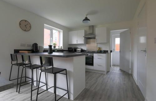 Old St Mellons Casa | The Haven – Modern 4-Bed Home with Garden