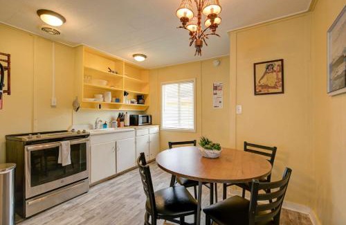 Grayland Casa | The Hawaiian Cottage 2-Bed by the Sea w fireplace