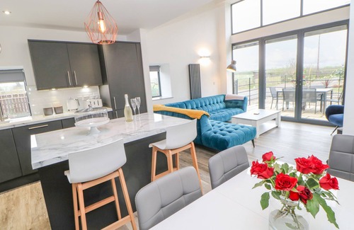 Hetton-le-Hole Cabaña | THE HAY BARN, pet friendly, with open fire in Murton, County Durham