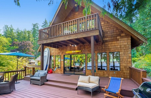 Olympia Casa | The Hayes Cabin In The Cove | Lakeside house in Olympia with beach access