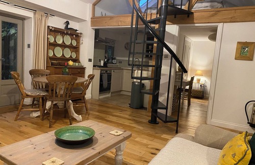 Kingscote Cabaña | The Hayloft at Walnut Farm, Kingscote, Cotswolds