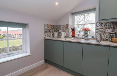 Richmond Cabaña | THE HAYLOFT, pet friendly, with a garden in Brompton-On-Swale