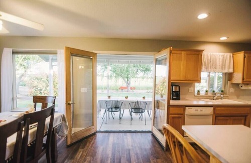 Paso Robles Casa | The Haymakers Inn - Large Outdoor Space