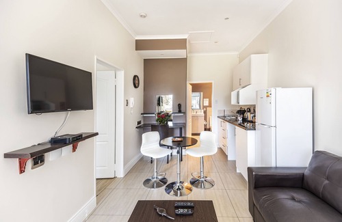 Greater Johannesburg Metropolitan Area Cabina | The Haystack on Homestead