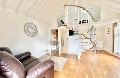 Stroud Casa | The Hazeling Hideaway