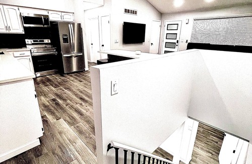 Columbus Casa | The Headquarters by: BLUE spacious 5 bedrooms Hot tub park!